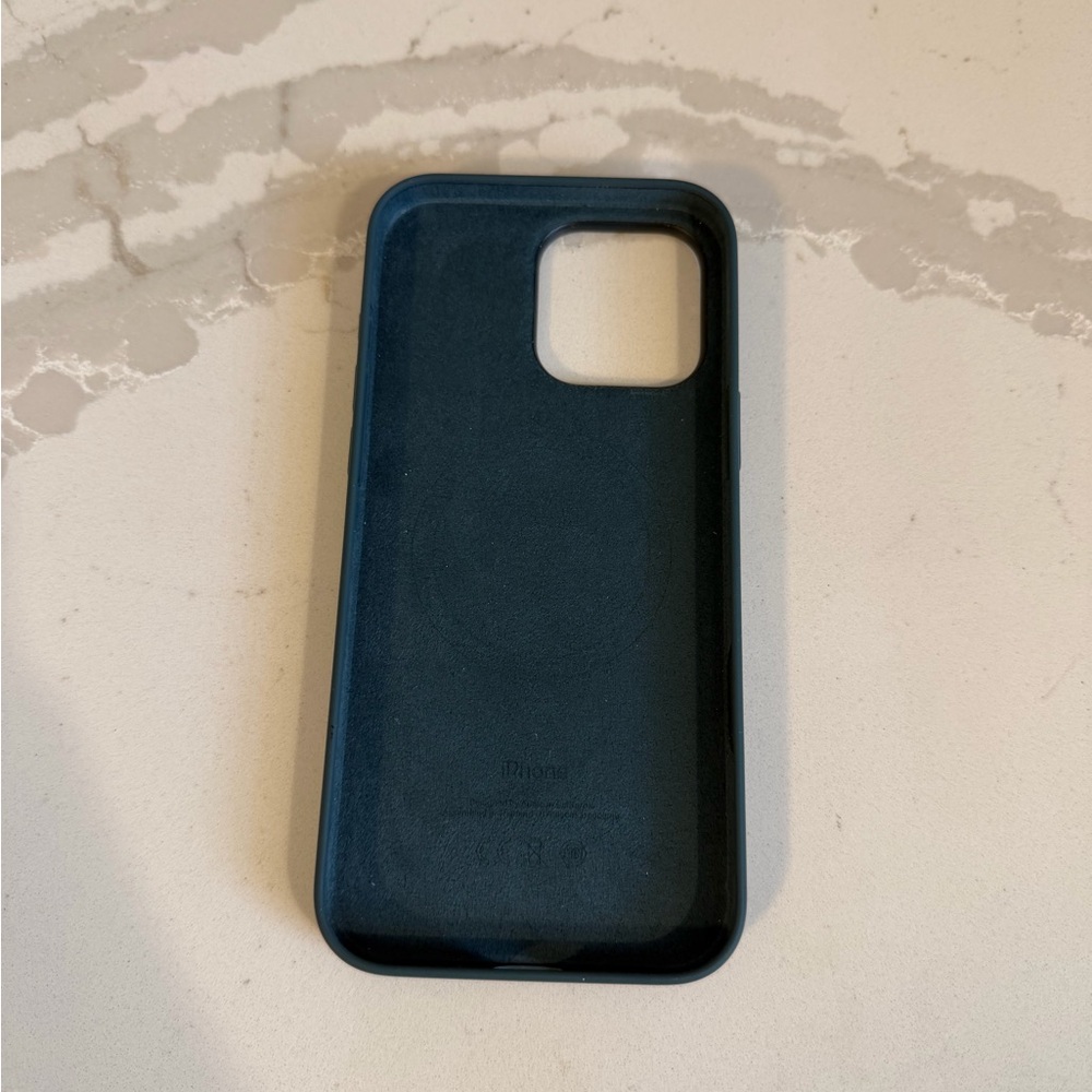 Lighter Blue Apple iPhone 16 Pro Max Silicone Case - Picture 2 of 6